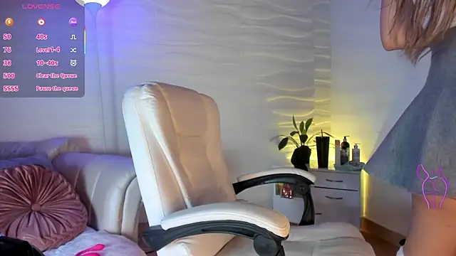 Snapshot of mariablonde_ chatting on September 26, 11:09 pm mariablonde online show from September 26, 11:09 pm