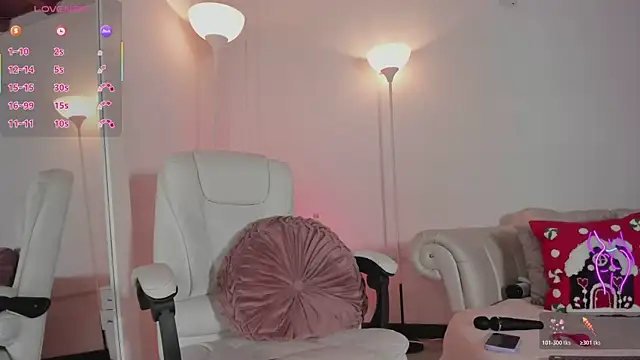 Snapshot of mariablonde_ chatting on December 14, 1:16 pm mariablonde online show from December 14, 1:16 pm