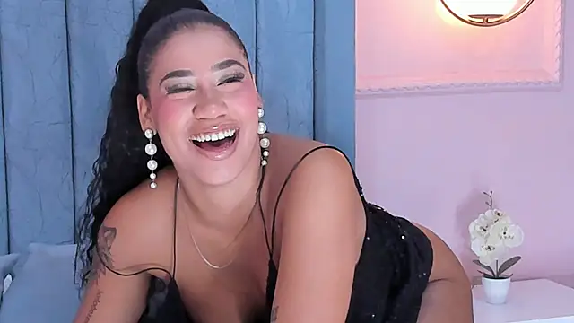 Snapshot of Salome_Diaz_ chatting on February 6, 4:10 am Salome Diaz  online show from February 6, 4:10 am