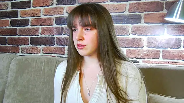 Snapshot of Sofia_Hugs chatting on October 28, 6:43 pm Sofia Hugs online show from October 28, 6:43 pm