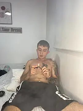 Snapshot of Dylanwhite23_ chatting on January 17, 10:34 pm Dylanwhite23 online show from January 17, 10:34 pm