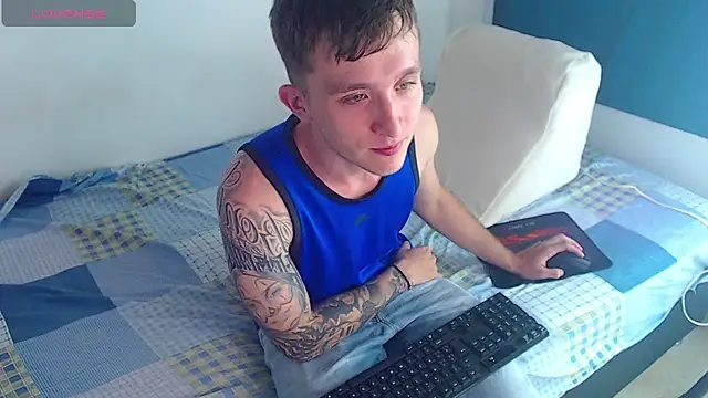 Snapshot of Dylanwhite23_ chatting on January 19, 3:29 am Dylanwhite23 online show from January 19, 3:29 am
