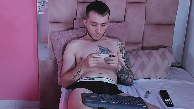 Snapshot of Dylanwhite23_ chatting on April 23, 9:50 pm Dylanwhite23 online show from April 23, 9:50 pm