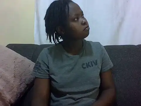 Snapshot of Sweetcecie01 chatting on March 14, 9:09 pm Sweetcecie01 online show from March 14, 9:09 pm