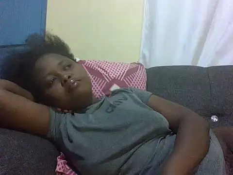 Snapshot of Sweetcecie01 chatting on March 28, 8:52 pm Sweetcecie01 online show from March 28, 8:52 pm