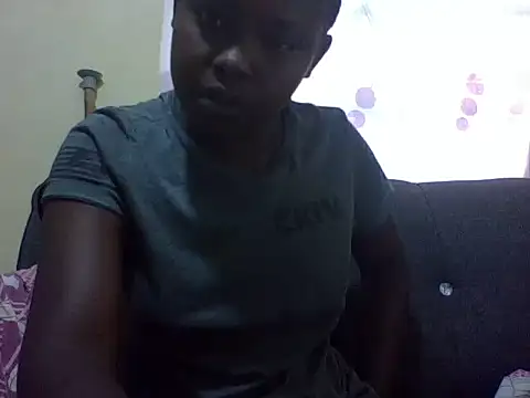 Snapshot of Sweetcecie01 chatting on April 11, 2:54 pm Sweetcecie01 online show from April 11, 2:54 pm