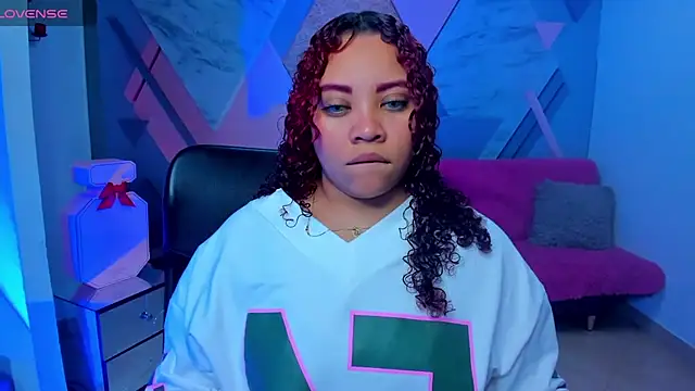 Snapshot of AngelaCoffee chatting on October 26, 3:45 am AngelaCoffee online show from October 26, 3:45 am