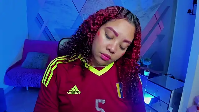 Snapshot of AngelaCoffee chatting on November 7, 3:28 am AngelaCoffee online show from November 7, 3:28 am