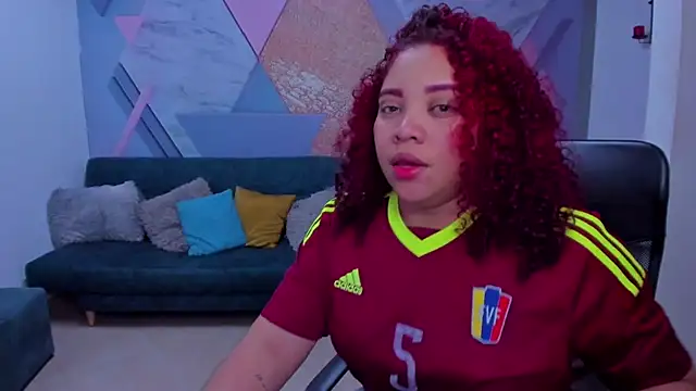 Snapshot of AngelaCoffee chatting on November 27, 3:41 am AngelaCoffee online show from November 27, 3:41 am