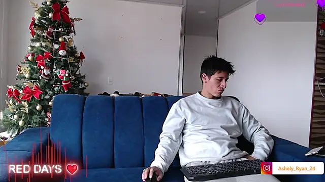 ashely ryan24 online show from November 26, 6:31 pm