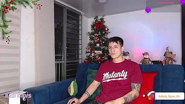 Snapshot of ashely_ryan24 chatting on December 23, 12:19 am ashely ryan24 online show from December 23, 12:19 am