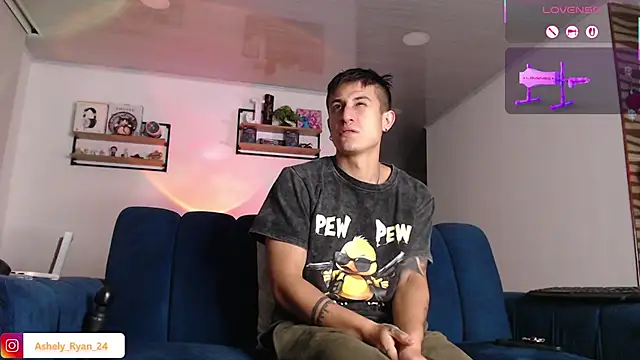 Snapshot of ashely_ryan24 chatting on February 19, 11:23 pm ashely ryan24 online show from February 19, 11:23 pm