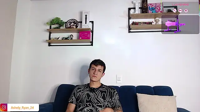 Snapshot of ashely_ryan24 chatting on March 28, 11:37 pm ashely ryan24 online show from March 28, 11:37 pm