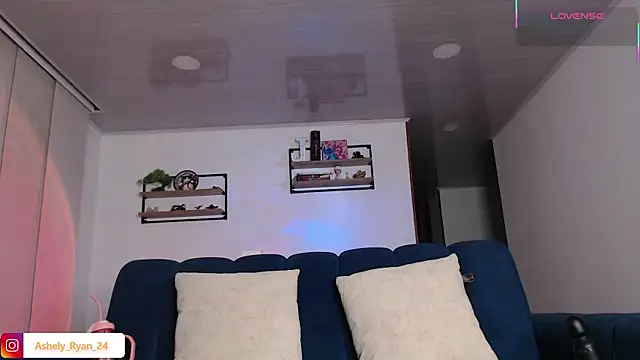 Snapshot of ashely_ryan24 chatting on April 12, 11:10 pm ashely ryan24 online show from April 12, 11:10 pm
