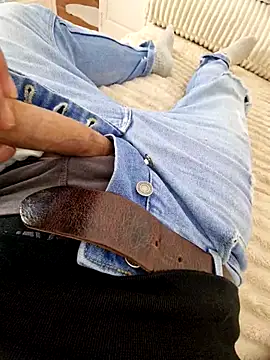 Alexo69byby69 online show from December 16, 12:21 pm