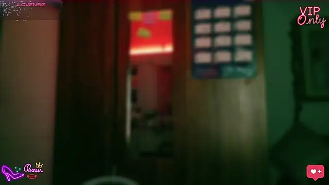 LauGrayJ online show from March 29, 7:52 am