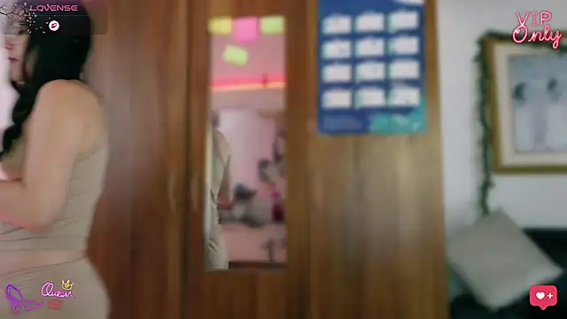 LauGrayJ online show from March 30, 4:52 pm