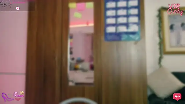 LauGrayJ online show from March 31, 4:57 am