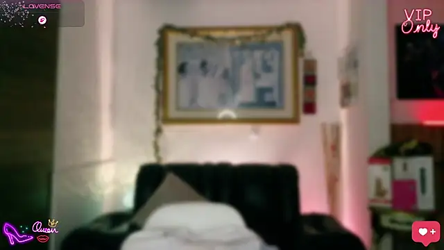 LauGrayJ online show from April 13, 11:10 pm