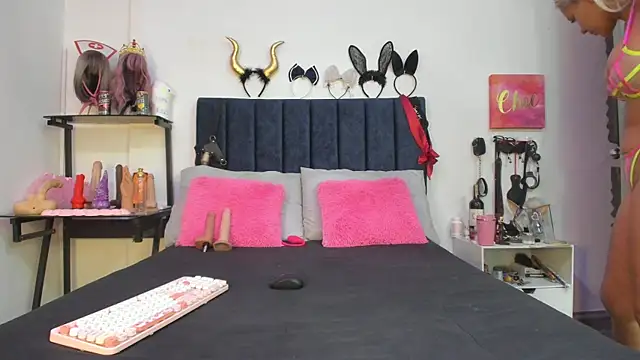 Snapshot of emmily_giraldo chatting on January 8, 2:08 pm emmily giraldo online show from January 8, 2:08 pm