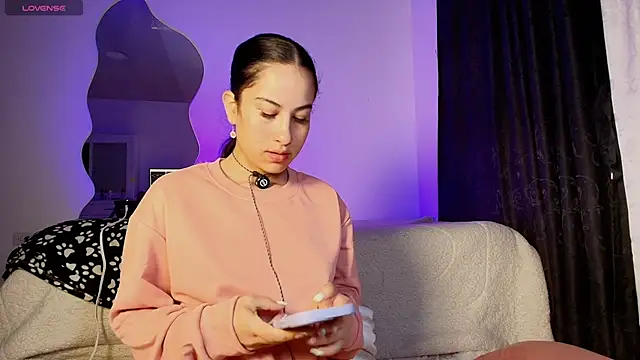 Madeline Dreams online show from September 14, 9:19 am