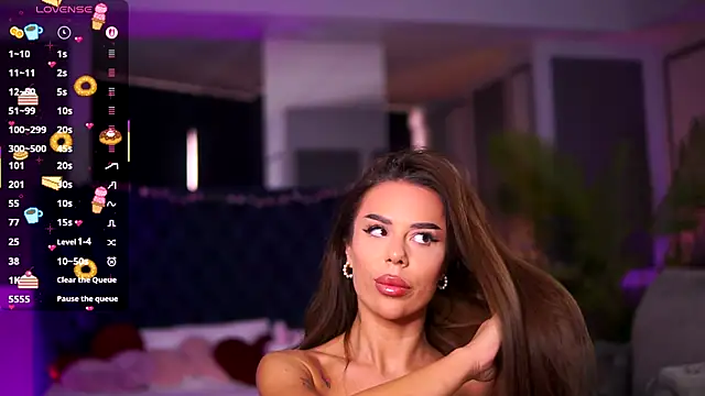 MissKiarra online show from December 1, 7:57 am