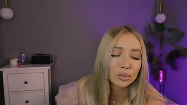 Jessielle online show from June 12, 4:22 am