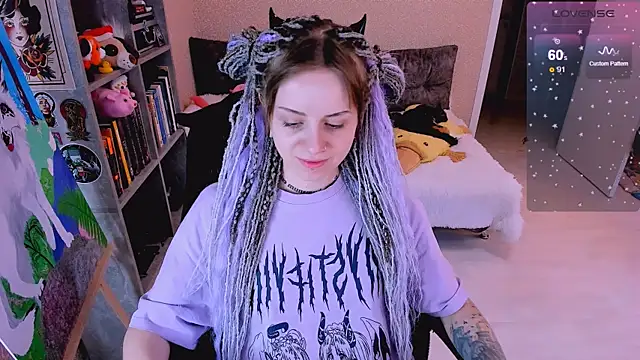 NaniMoore online show from December 6, 6:15 am