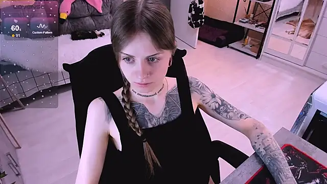 NaniMoore online show from January 8, 6:20 am