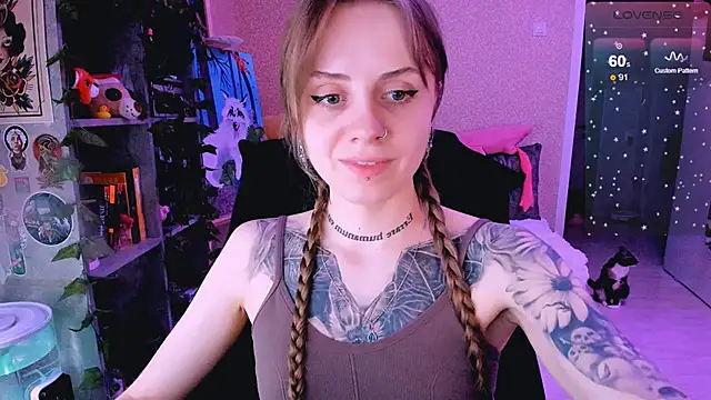 NaniMoore online show from February 3, 11:05 pm