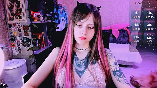 NaniMoore online show from March 5, 11:16 pm