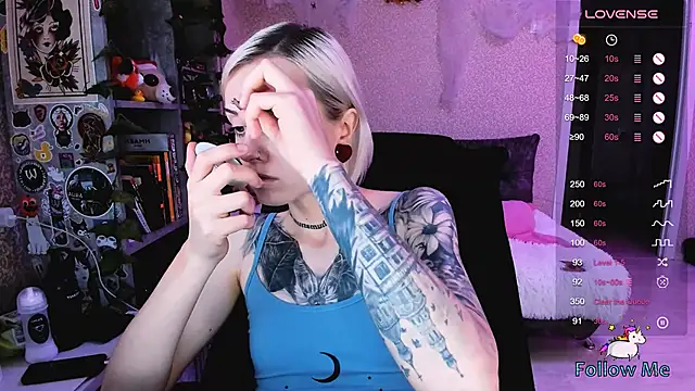 NaniMoore online show from October 21, 9:43 am