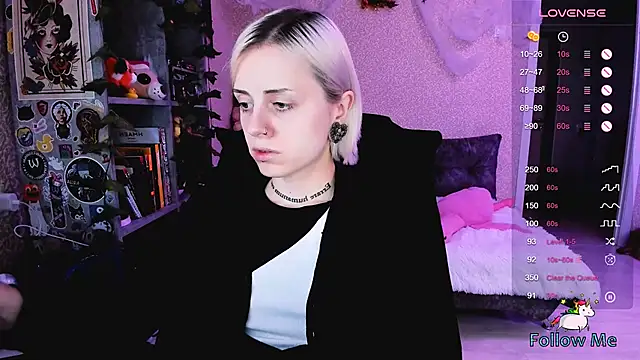 NaniMoore online show from October 23, 8:02 am