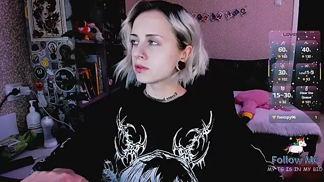 NaniMoore online show from December 21, 9:00 pm