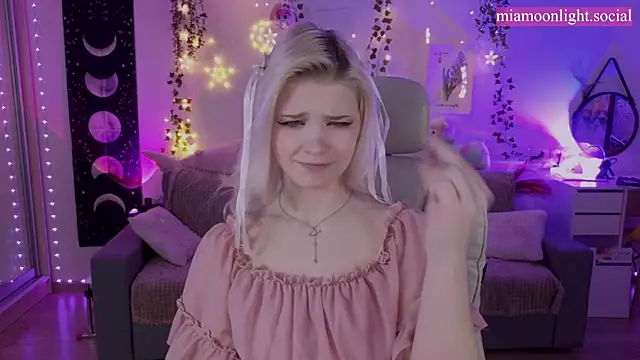 Moonlight Mia online show from March 8, 7:20 pm