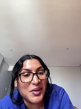 Indianbutter11 online show from December 14, 7:58 am