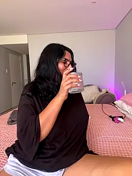 Indianbutter11 online show from December 19, 8:21 am