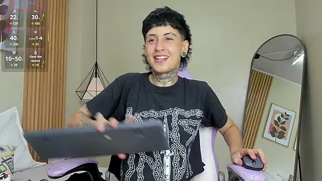 Snapshot of Ethan_lennox chatting on February 26, 9:47 pm Ethan lennox online show from February 26, 9:47 pm