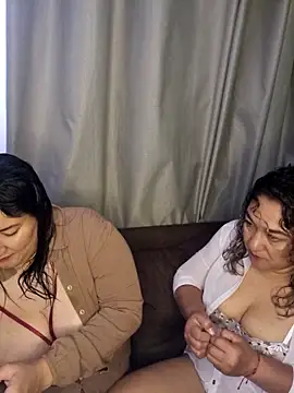 Snapshot of kitty_84 chatting on April 17, 4:54 pm kitty 84 online show from April 17, 4:54 pm