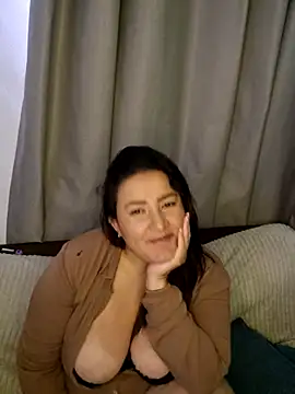 Snapshot of kitty_84 chatting on April 28, 2:33 pm kitty 84 online show from April 28, 2:33 pm