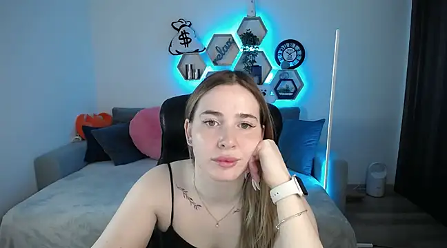 SabrinViolet online show from March 12, 9:02 am