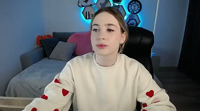 SabrinViolet online show from March 23, 9:10 am