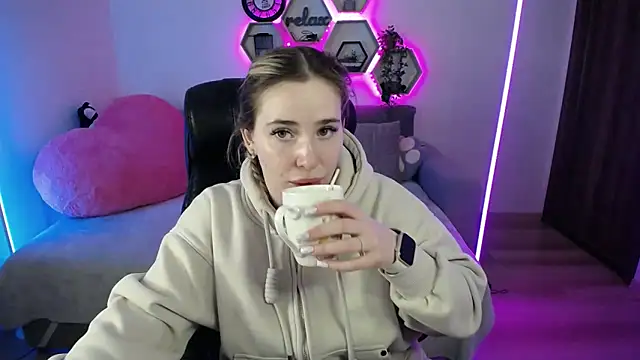 SabrinViolet online show from February 4, 9:04 am