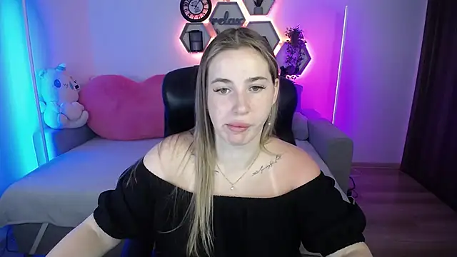 SabrinViolet online show from July 6, 8:22 am