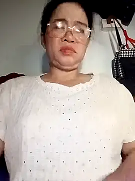 Snapshot of Sexy-asslove90 chatting on September 28, 6:41 am Sexy-asslove90 online show from September 28, 6:41 am