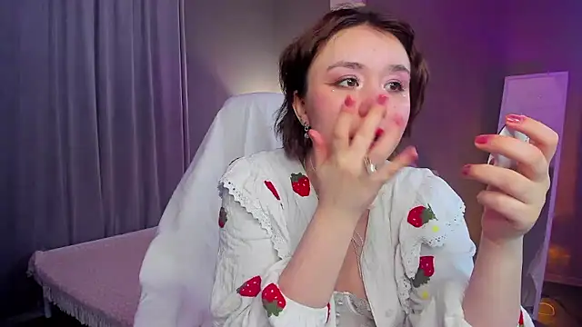 lilly Cherry  online show from December 6, 4:38 pm