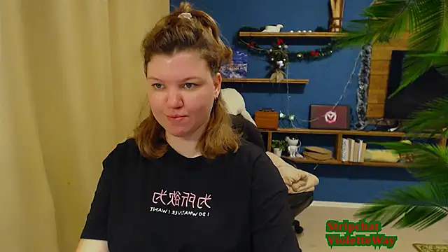 Snapshot of VioletteWay chatting on December 23, 5:28 am VioletteWay online show from December 23, 5:28 am