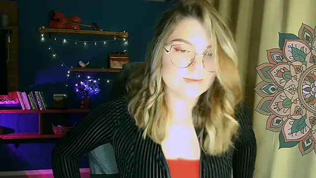 Snapshot of VioletteWay chatting on November 9, 4:05 pm VioletteWay online show from November 9, 4:05 pm