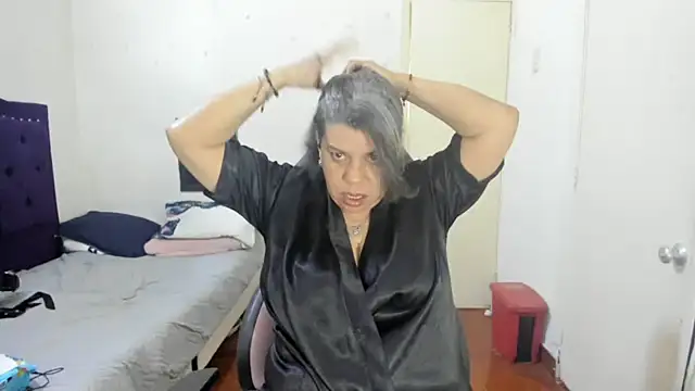 vikyadams online show from February 7, 10:02 pm