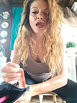 Snapshot of vampvanna23 chatting on September 9, 1:10 pm vampvanna23 online show from September 9, 1:10 pm